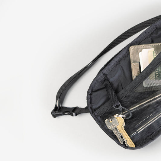 The Lander Rambler is 1L size has two compartments with water-resistant zippers, as well as a mesh divider and a key leash to stay organized